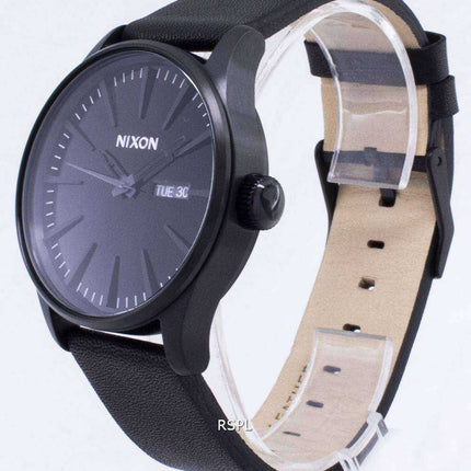 Orologio da uomo Nixon Quartz Sentry in pelle nera A105-001-00