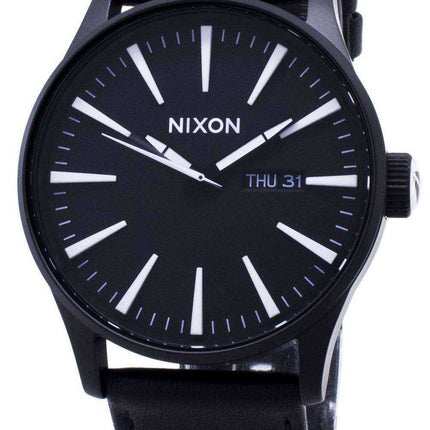 Orologio da uomo Nixon Quartz Sentry in pelle nera A105-005-00