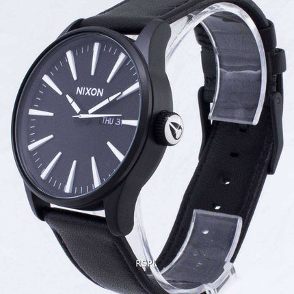 Orologio da uomo Nixon Quartz Sentry in pelle nera A105-005-00