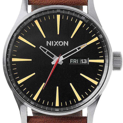 Orologio da uomo Nixon Quartz Sentry in pelle marrone A105-019-00