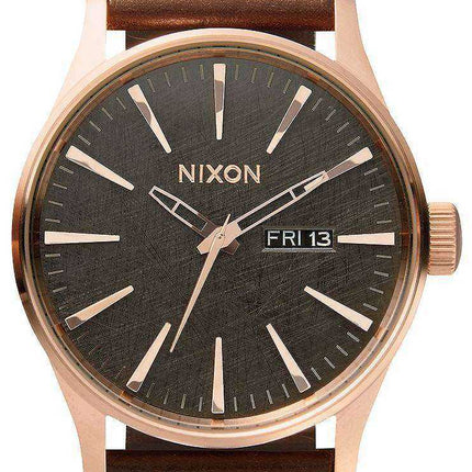 Orologio da uomo Nixon Quartz Sentry in pelle color oro rosa A105-2001-00