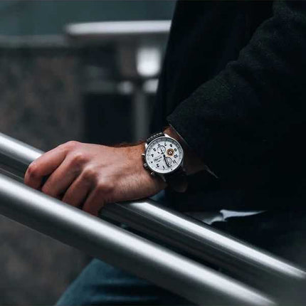 Orologio da uomo AVI-8 Hawker Hurricane Classic Chronograph con quadrante bianco al quarzo AV-4011-01