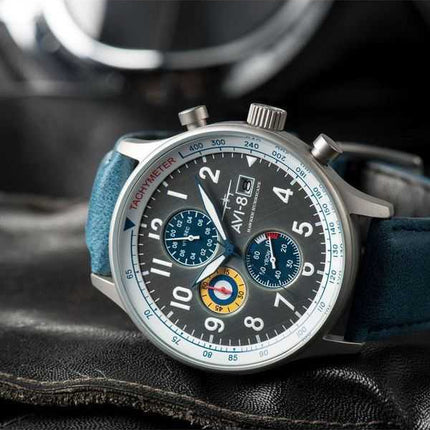 Orologio da uomo AVI-8 Hawker Hurricane Classic Chronograph Pennant con cinturino in pelle blu e quadrante grigio al quarzo AV-4