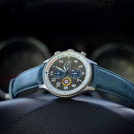 Orologio da uomo AVI-8 Hawker Hurricane Classic Chronograph Pennant con cinturino in pelle blu e quadrante grigio al quarzo AV-4