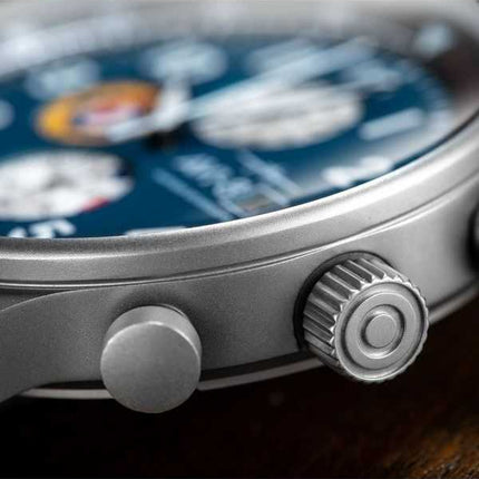 Orologio da uomo AVI-8 Hawker Hurricane classico cronografo mezzanotte cinturino in pelle nera quadrante blu al quarzo AV-4011-0