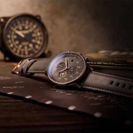Orologio da uomo AVI-8 Hawker Hurricane Classic Chronograph quadrante grigio al quarzo AV-4011-0P