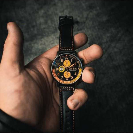 Orologio da uomo AVI-8 Hawker Hurricane Classic Chronograph Noire con cinturino in pelle e quadrante nero AV-4011-0R