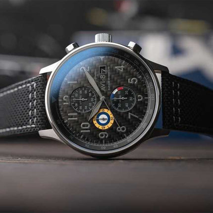 Orologio da uomo AVI-8 Hawker Hurricane Classic Chronograph in fibra di carbonio con quadrante nero al quarzo AV-4011-0W con cin