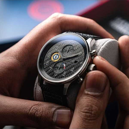 Orologio da uomo AVI-8 Hawker Hurricane Classic Chronograph in fibra di carbonio con quadrante nero al quarzo AV-4011-0W con cin