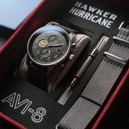 Orologio da uomo AVI-8 Hawker Hurricane Classic Chronograph in fibra di carbonio con quadrante nero al quarzo AV-4011-0W con cin