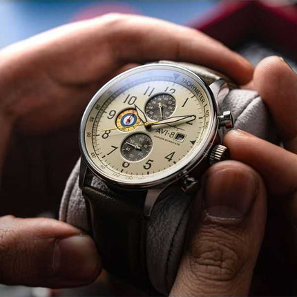 Orologio da uomo AVI-8 Hawker Hurricane Classic Chronograph Khaki Dial Quartz AV-4011-1B con cinturino extra