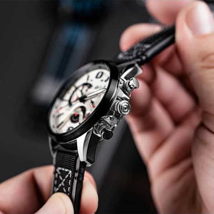 Orologio da uomo AVI-8 Hawker Harrier Dual Retrograde Chronograph quadrante bianco avorio al quarzo AV-4056-07