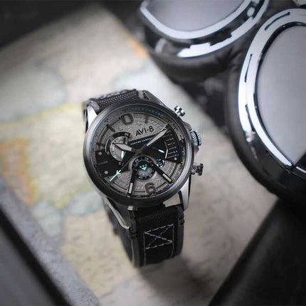 Orologio da uomo AVI-8 Hawker Harrier Dual Retrograde Chronograph quadrante grigio fumo al quarzo AV-4056-08