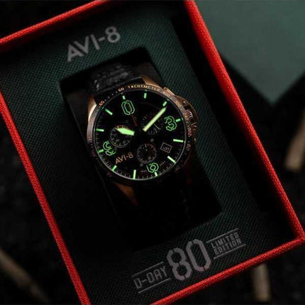Orologio da uomo AVI-8 P-51 Mustang Blakeslee Cronografo D-Day 80 Edizione limitata Omaha Quadrante nero Quarzo AV-4077-06
