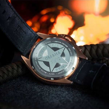 Orologio da uomo AVI-8 P-51 Mustang Blakeslee Cronografo D-Day 80 Edizione limitata Omaha Quadrante nero Quarzo AV-4077-06