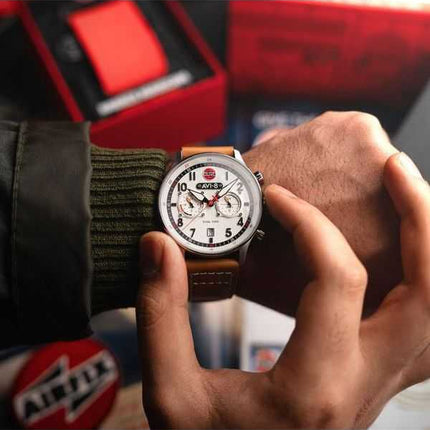 Orologio da uomo AVI-8 Hawker Hurricane Carey Dual Time Airfix Edition con cinturino in pelle argentata e quadrante bianco al qu
