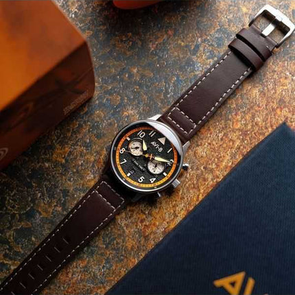 Orologio da uomo AVI-8 Hawker Hurricane Carey Dual Time Imperial War Museums Edition quadrante nero al quarzo AV-4088-07