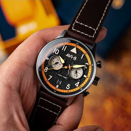 Orologio da uomo AVI-8 Hawker Hurricane Carey Dual Time Imperial War Museums Edition quadrante nero al quarzo AV-4088-07