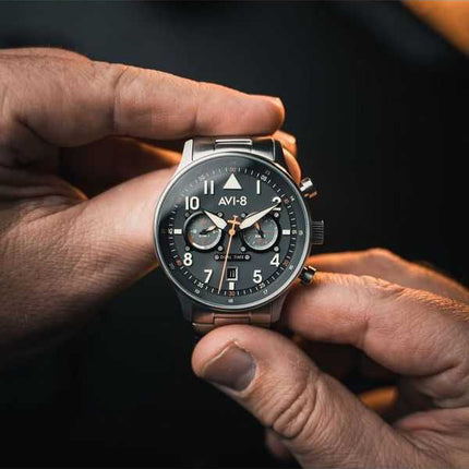 Orologio da uomo AVI-8 Hawker Hurricane Carey Dual Time Gutersloh in acciaio inossidabile con quadrante blu al quarzo AV-4088-22