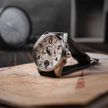Orologio da uomo AVI-8 Spitfire Lock Chronograph Aircraft quadrante bianco al quarzo AV-4089-05