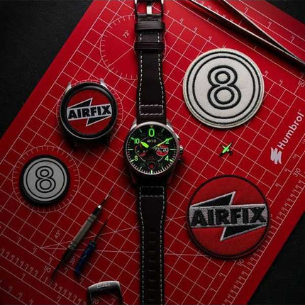 Orologio da uomo AVI-8 Spitfire Lock Chronograph Airfix Edition Raven Black Dial Quartz AV-4089-09