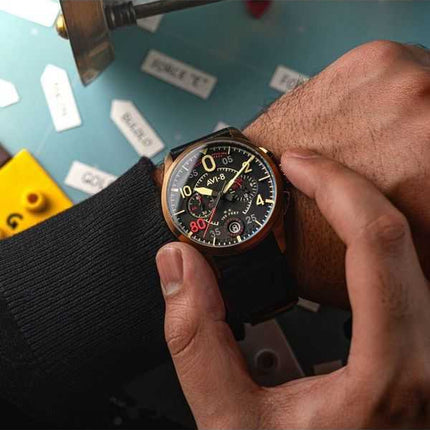 Orologio da uomo AVI-8 Spitfire Lock Chronograph D-Day 80 Limited Edition Sword Cinturino in pelle Quadrante nero Quarzo AV-4089