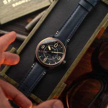AVI-8 Spitfire Smith Distressed Blue Cinturino in Pelle Quadrante Blu Automatico Orologio da Uomo AV-4090-05