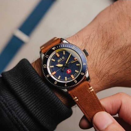 AVI-8 Flyboy Tuskegee Airmen Meca-Quartz Edizione limitata Lucera quadrante blu AV-4103-02 Orologio da uomo con cinturino extra