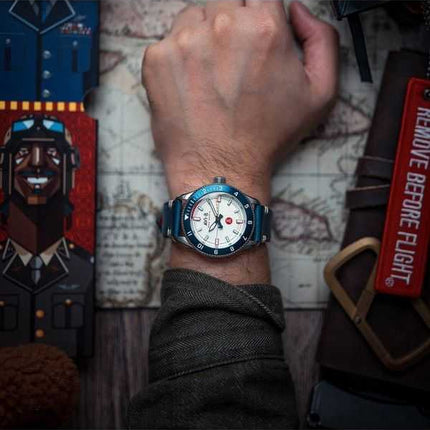 AVI-8 Flyboy Tuskegee Airmen Meca-Quartz Edizione limitata Torretto Quadrante argento AV-4103-03 Orologio da uomo con cinturino
