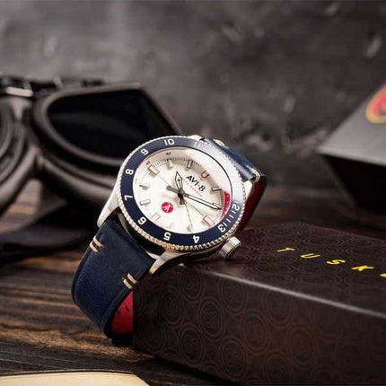AVI-8 Flyboy Tuskegee Airmen Meca-Quartz Edizione limitata Torretto Quadrante argento AV-4103-03 Orologio da uomo con cinturino