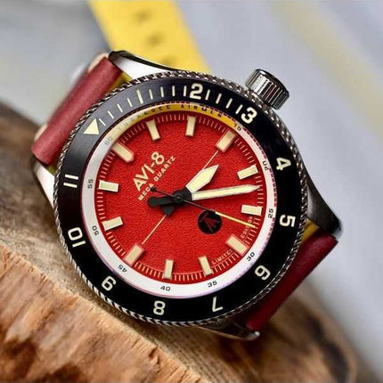 Orologio da uomo AVI-8 Flyboy Tuskegee Airmen Limited Edition Ramitelli Red Dial Quartz AV-4103-04 con cinturino extra
