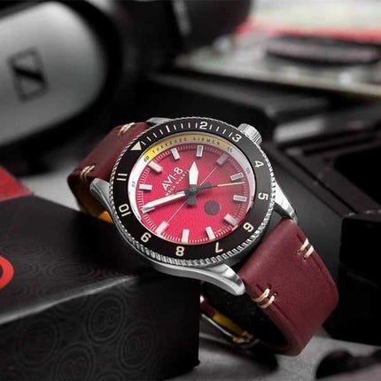 Orologio da uomo AVI-8 Flyboy Tuskegee Airmen Limited Edition Ramitelli Red Dial Quartz AV-4103-04 con cinturino extra