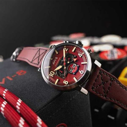 Orologio da uomo AVI-8 Dambuster Gibson Dual Time Chronograph Airfix Edition Hazard Red Dial Quartz AV-4107-04
