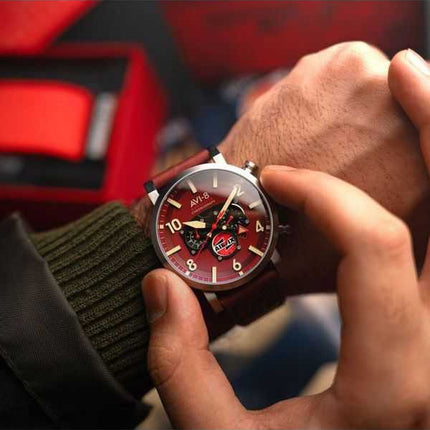 Orologio da uomo AVI-8 Dambuster Gibson Dual Time Chronograph Airfix Edition Hazard Red Dial Quartz AV-4107-04