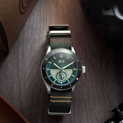 Orologio da uomo AVI-8 Flyboy Airmaster Sector Meca-Quartz Vert Green Nylon Strap Green Dial AV-4112-02