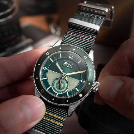 Orologio da uomo AVI-8 Flyboy Airmaster Sector Meca-Quartz Vert Green Nylon Strap Green Dial AV-4112-02