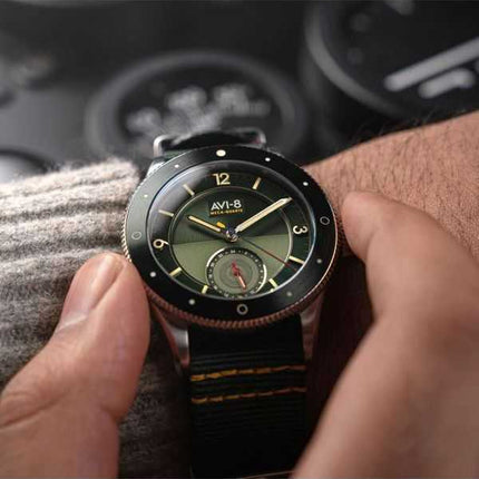 Orologio da uomo AVI-8 Flyboy Airmaster Sector Meca-Quartz Vert Green Nylon Strap Green Dial AV-4112-02
