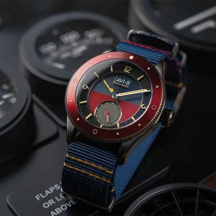 Orologio da uomo AVI-8 Flyboy Airmaster Sector Meca-Quartz con quadrante blu navy e rosso AV-4112-04