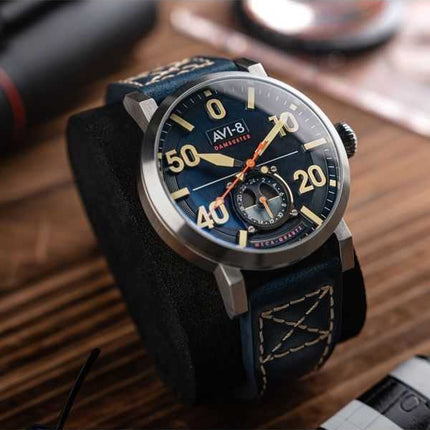 AVI-8 Dambuster Chadwick Meca-Quartz Cinturino in pelle blu cobalto Quadrante blu Orologio da uomo AV-4113-01