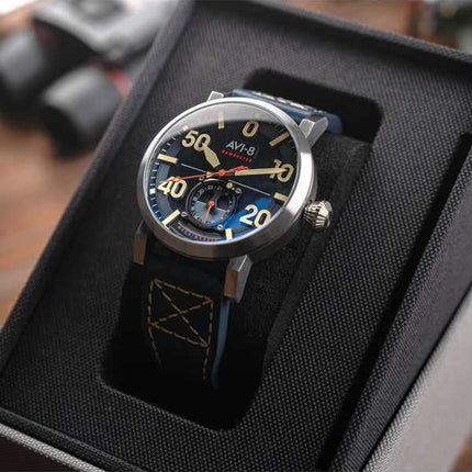 AVI-8 Dambuster Chadwick Meca-Quartz Cinturino in pelle blu cobalto Quadrante blu Orologio da uomo AV-4113-01