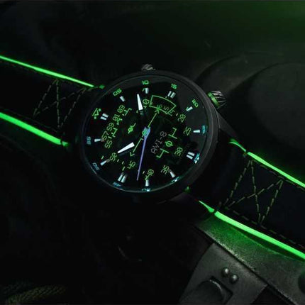 Orologio da uomo automatico AVI-8 Hawker Harrier HUD con cinturino in pelle e quadrante nero sfumato AV-4117-02