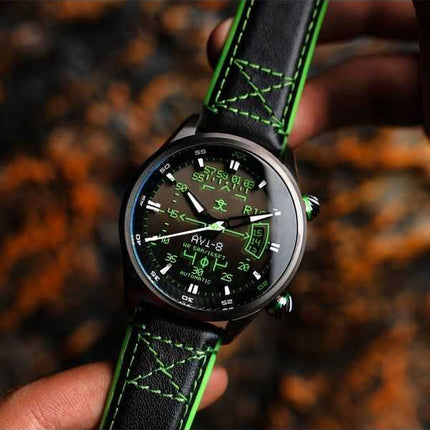 Orologio da uomo automatico AVI-8 Hawker Harrier HUD con cinturino in pelle e quadrante nero sfumato AV-4117-02