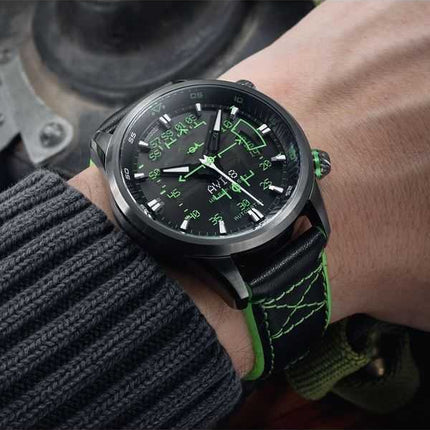 Orologio da uomo automatico AVI-8 Hawker Harrier HUD con cinturino in pelle e quadrante nero sfumato AV-4117-02