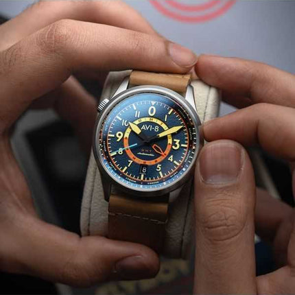 Orologio da uomo AVI-8 Flyboy Wingman Worldtimer GMT Atlantic Blue Dial Automatic AV-4120-01 con cinturino extra