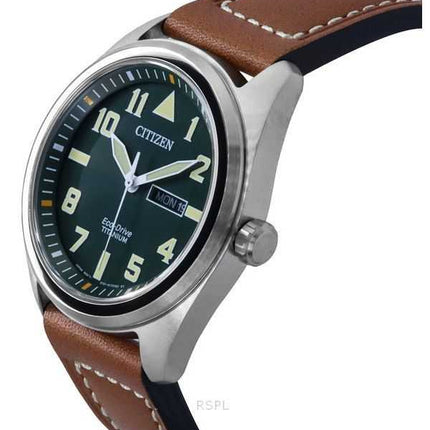 Orologio da uomo Citizen Eco-Drive Super Titanium cinturino in pelle quadrante verde BM8560-11X 100M