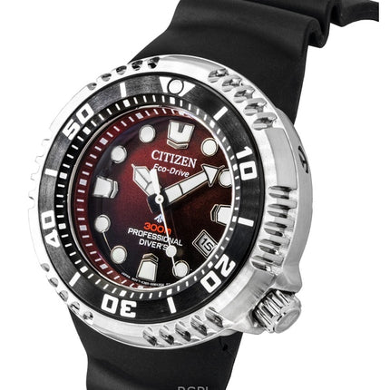Orologio da uomo Citizen Promaster Eco-Drive Diver&#39;s BN1024-01Z 300M con cinturino in poliuretano e quadrante rosso