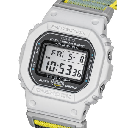 Orologio da uomo Casio G-Shock con cinturino in tessuto, movimento digitale al quarzo, modello DW-5600MNC-7A8, impermeabile fino a 200 metri.
