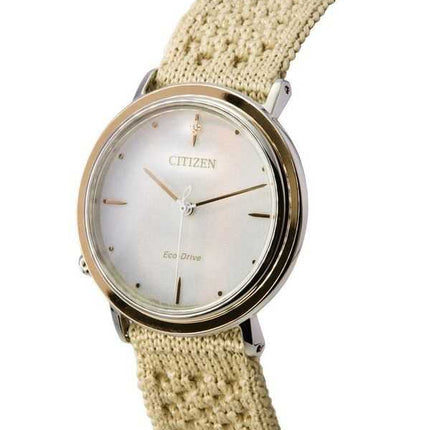 Orologio da donna Citizen L Ambiluna Diamond Accent quadrante beige Eco-Drive EM1006-40A con cinturino in maglia extra