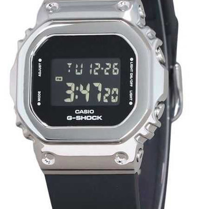 Casio G-Shock Orologio da uomo digitale con cinturino in resina e lunetta in metallo al quarzo GM-5600U-1 200M
