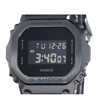 Casio G-Shock Orologio da uomo digitale con cinturino in resina e lunetta in metallo al quarzo GM-5600UB-1 200M